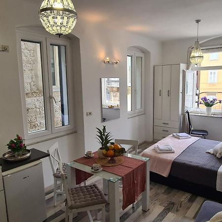 Old Square View Apartment Split Extérieur photo